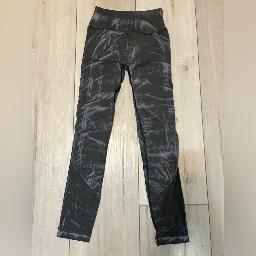 Lululemon ebb to the street leggings, size 4